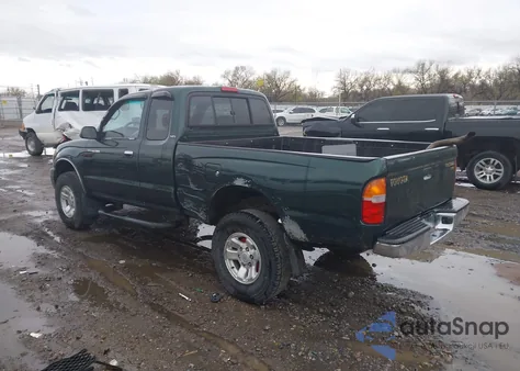 2000 Toyota Tacoma z USA, uszkodzony, nr VIN 4TAWM72N6YZ683194